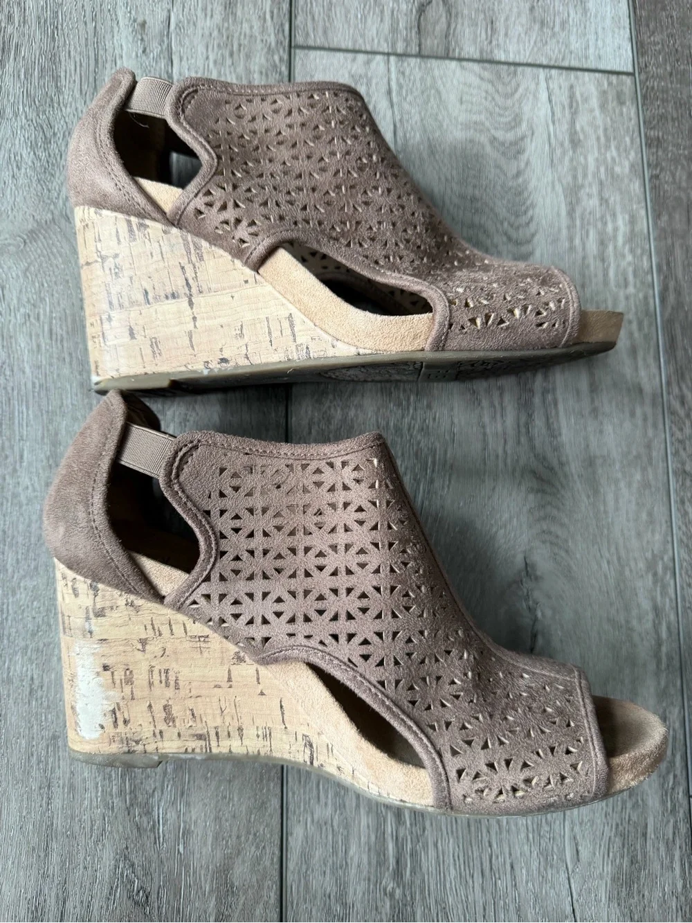 Life Stride Taupe Perforated Wedge Sandals 6.5